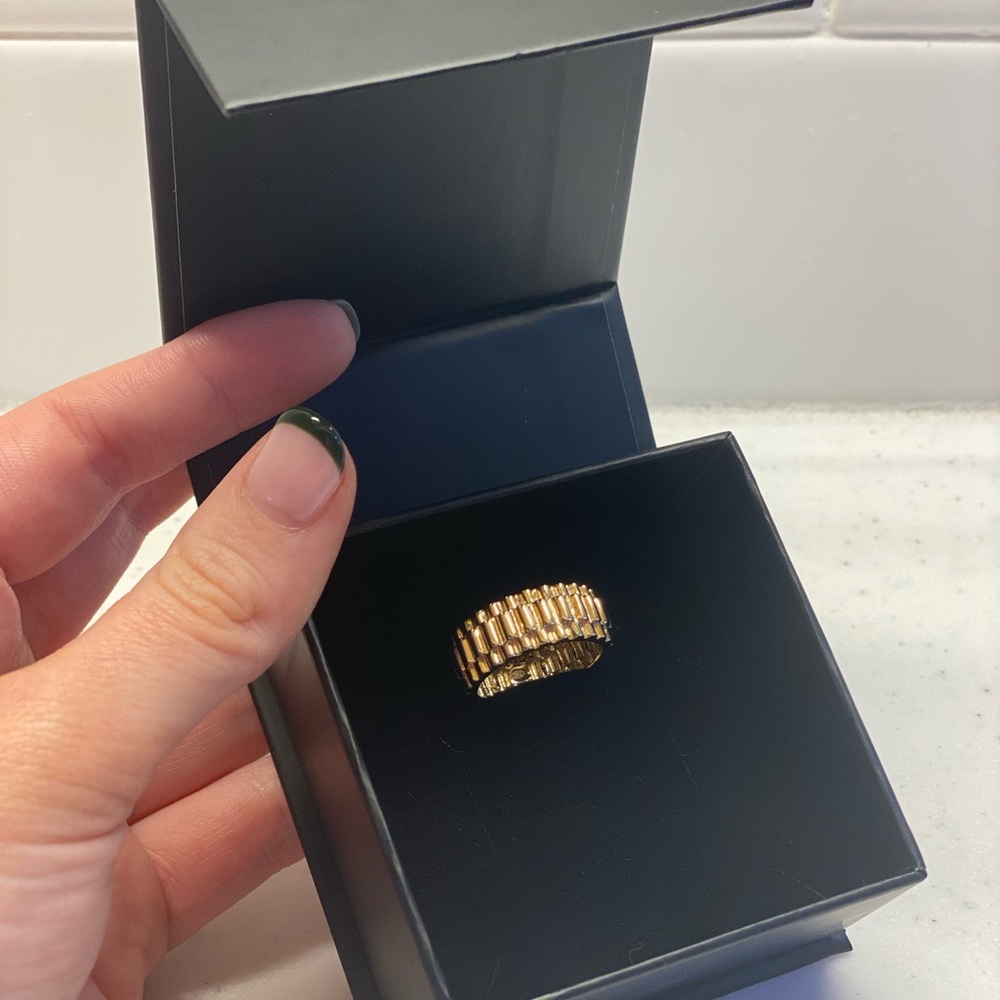 The M Jewelers Link Ring